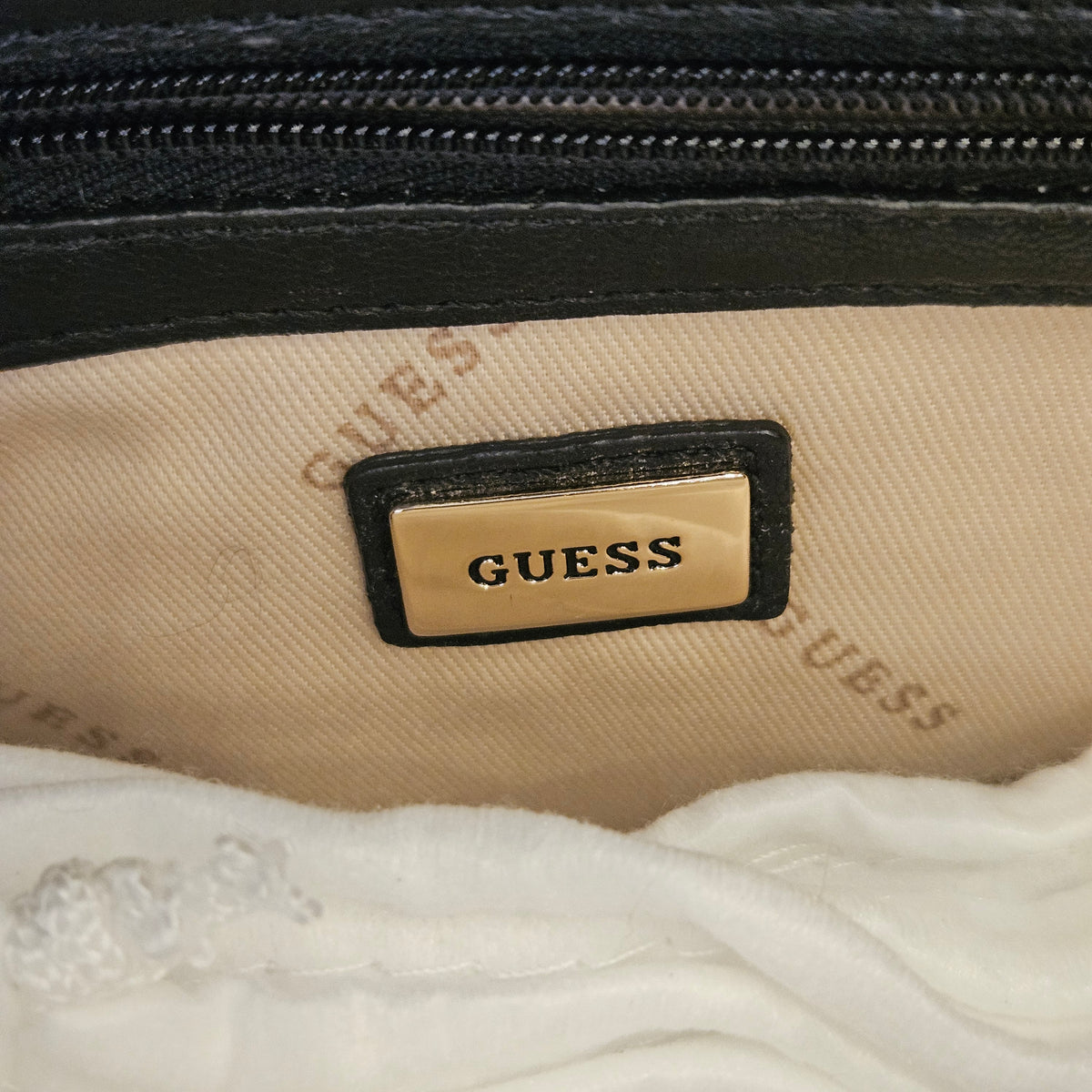 Borsa morbida Guess