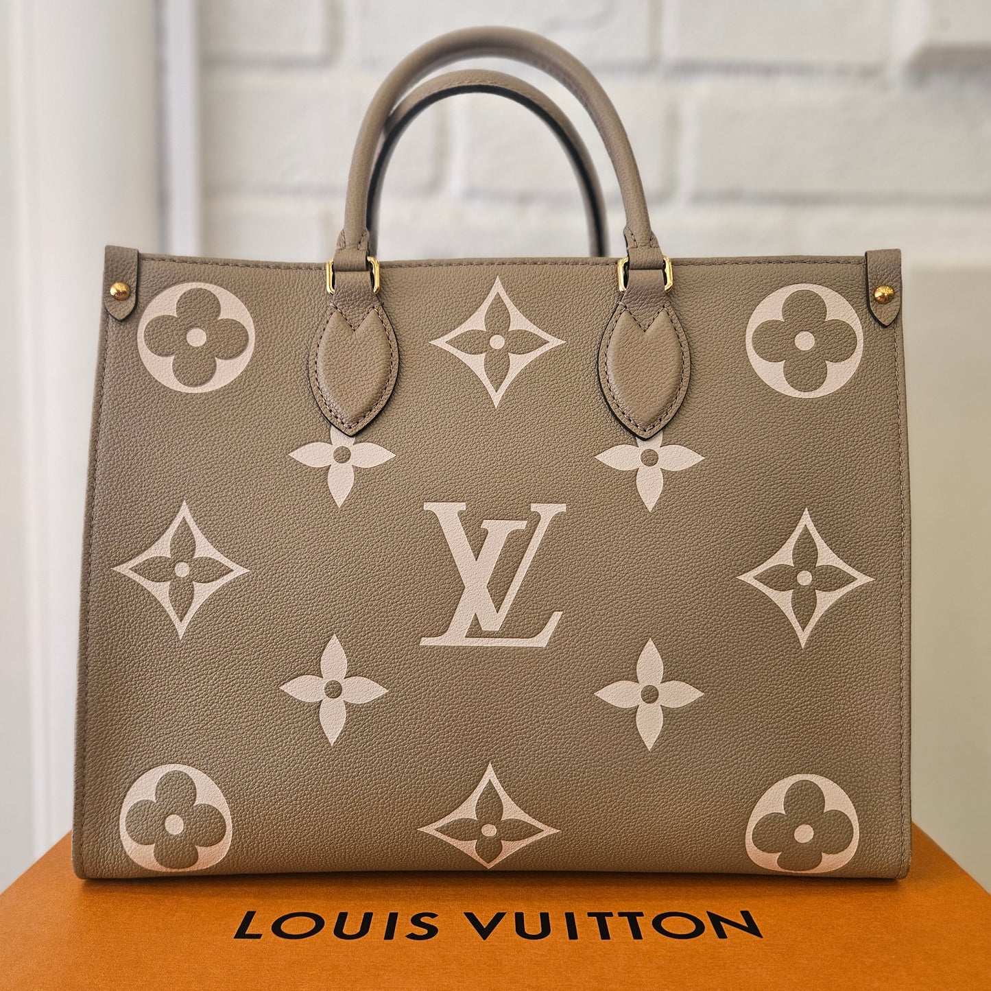 On Thego MM Louis Vuitton