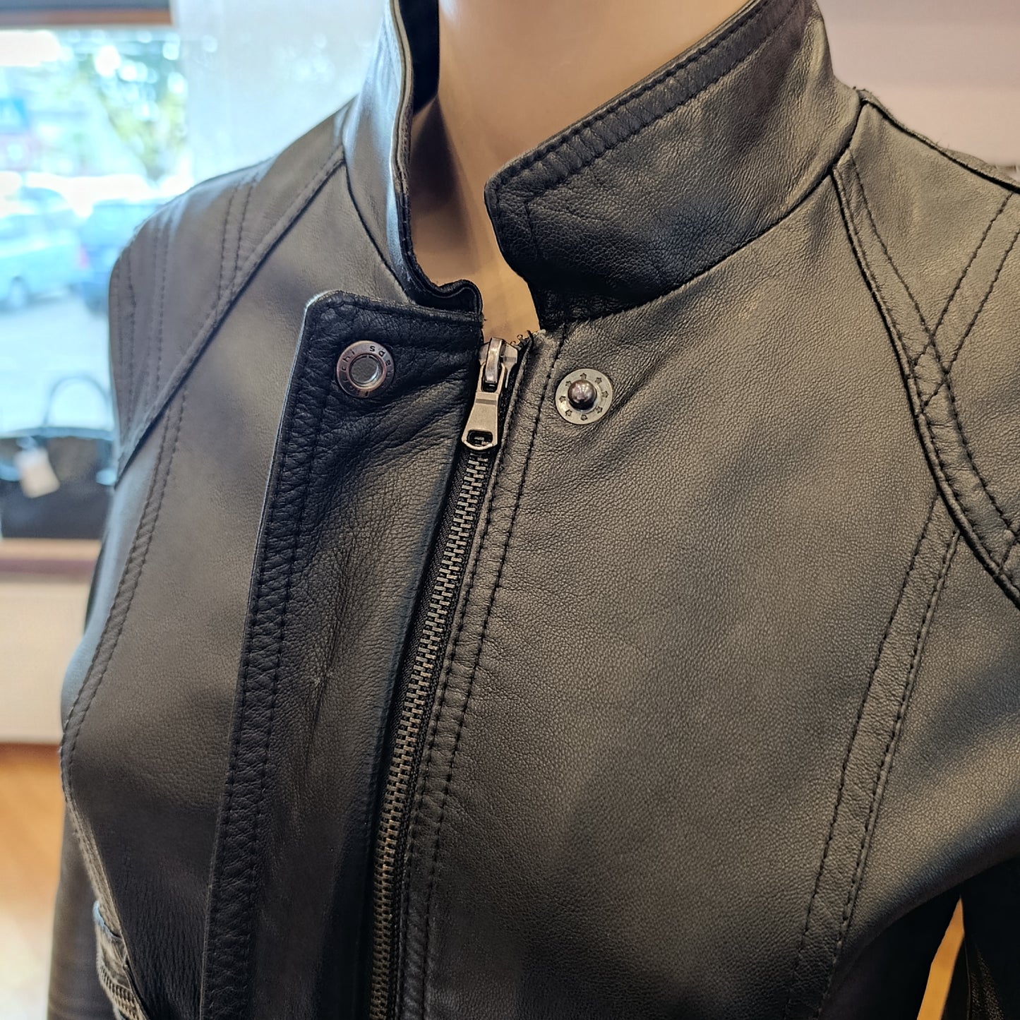 Giacca in pelle Bayside tg 44 ristretta