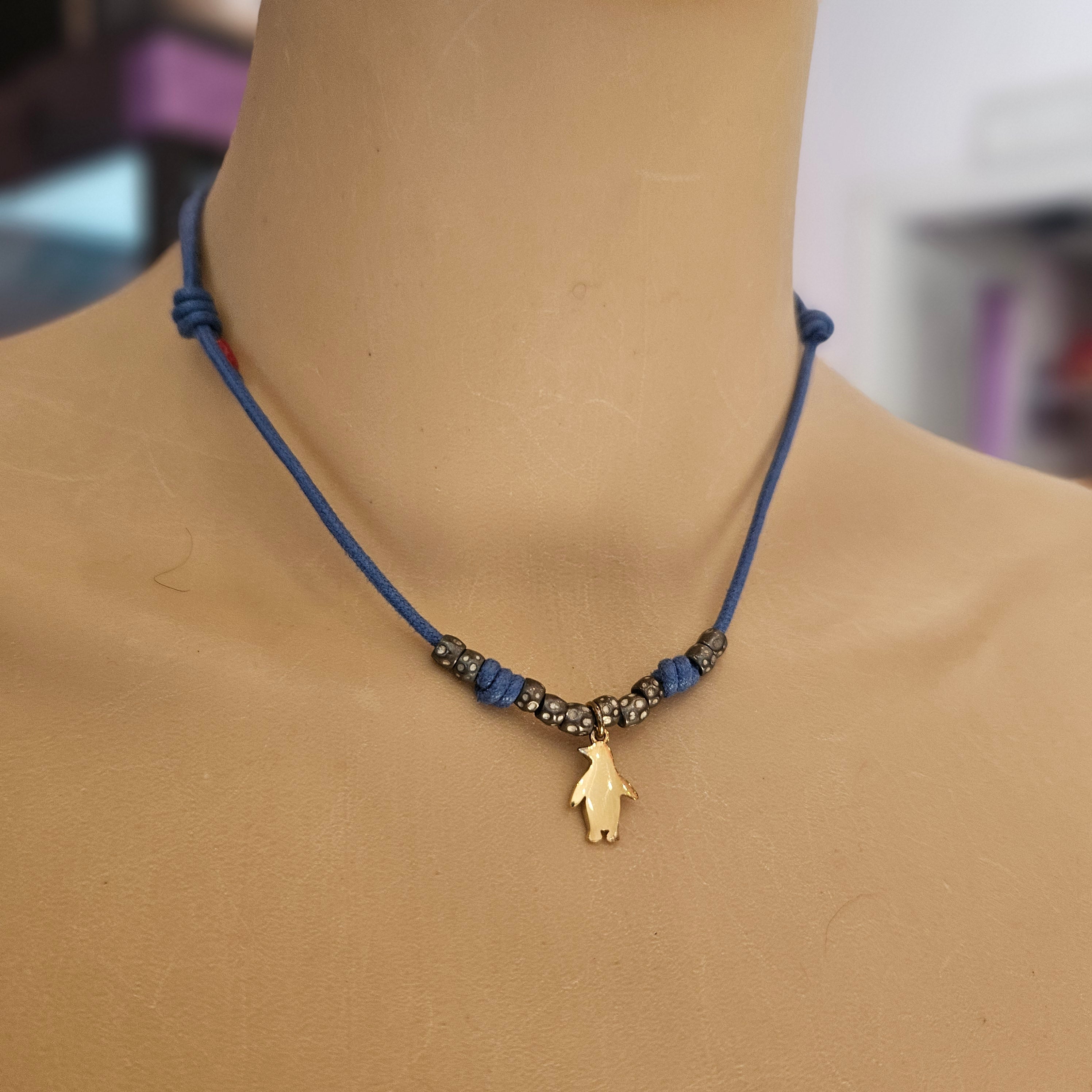 Ravensden Collana Pinguino Che Cambia Colore Con L'Umore - Ciondolo In Zinco Con Filo Colorato