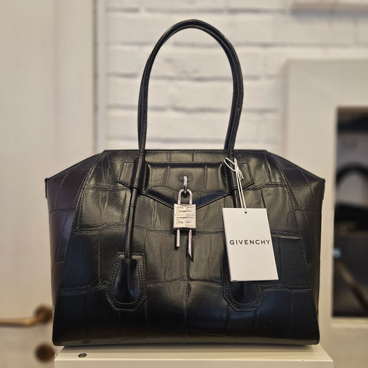 Antigona Givenchy