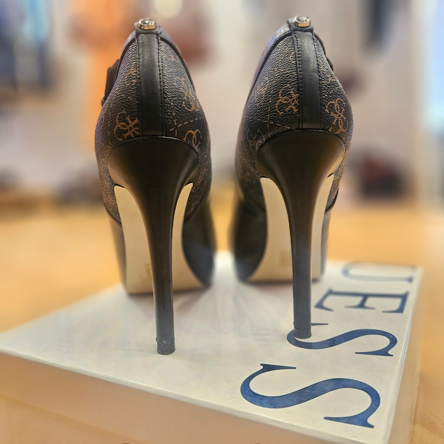 Décolleté Guess n41