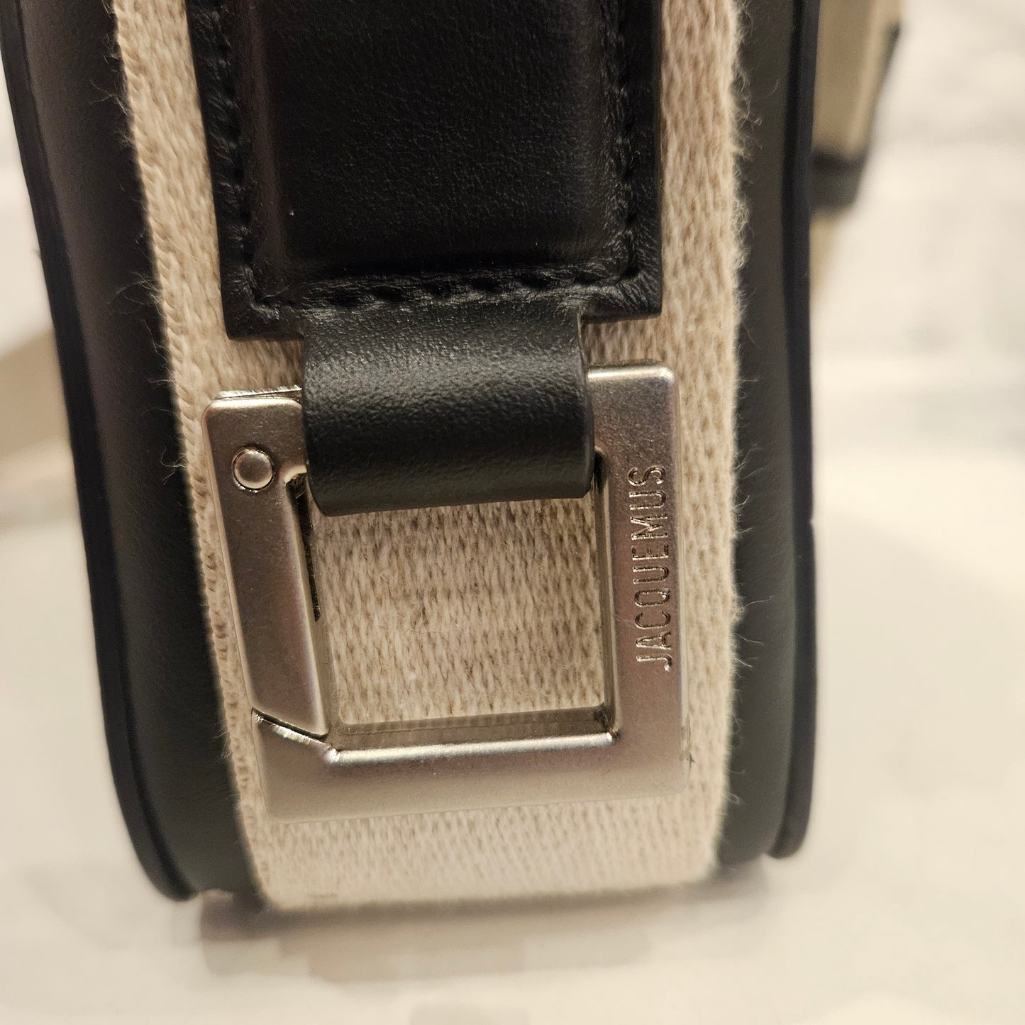 Tracollina Jacquemus