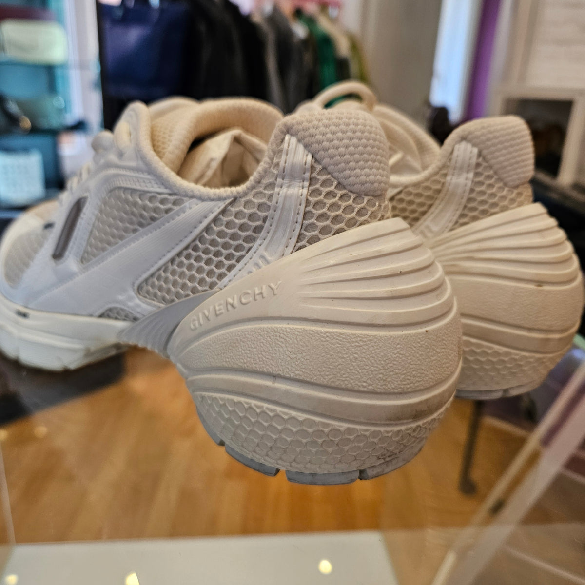 TK-MX Runner  Givenchy n37