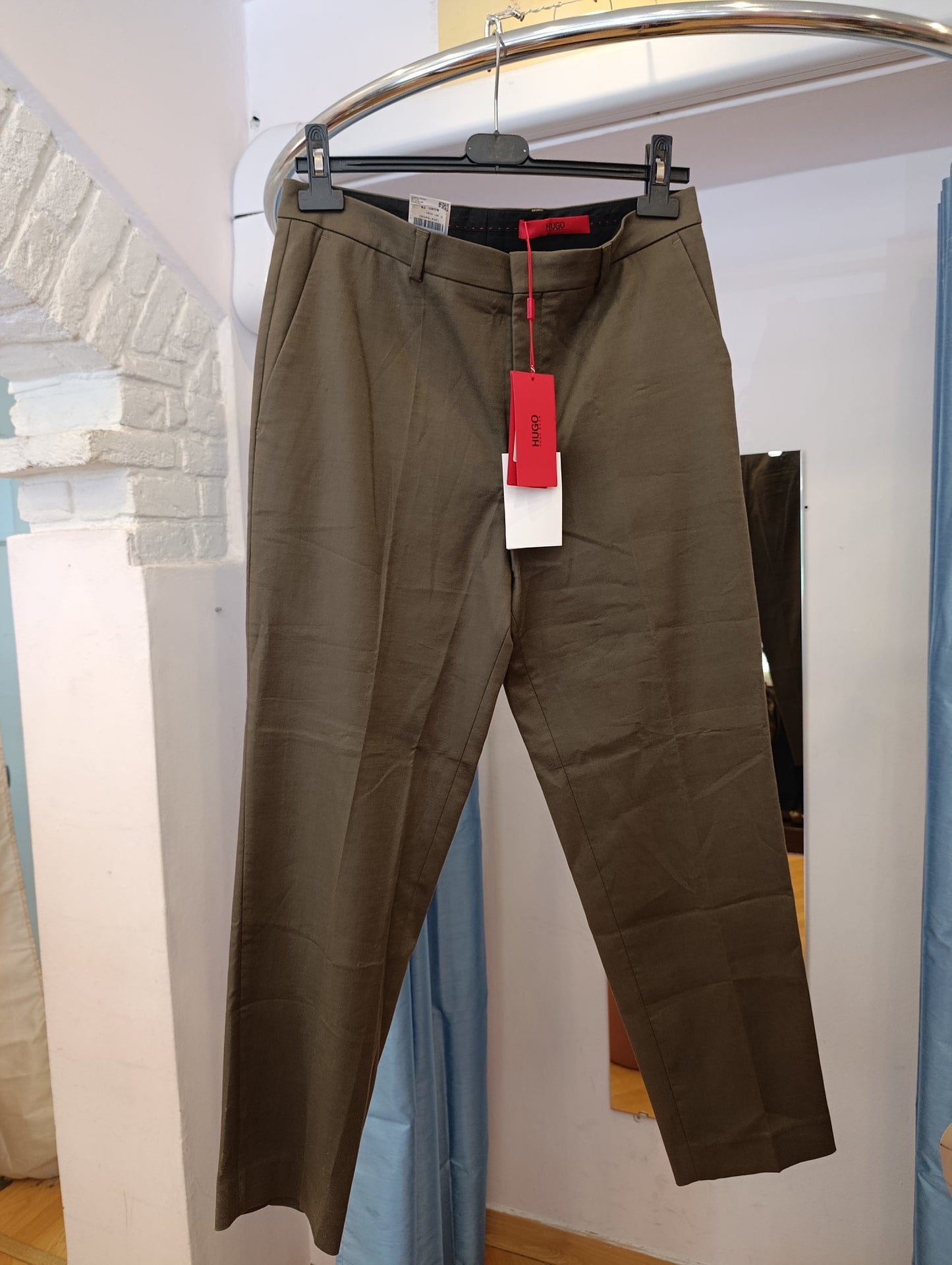 Pantalone Hugo Boss tgs/m nuovo con cartellino