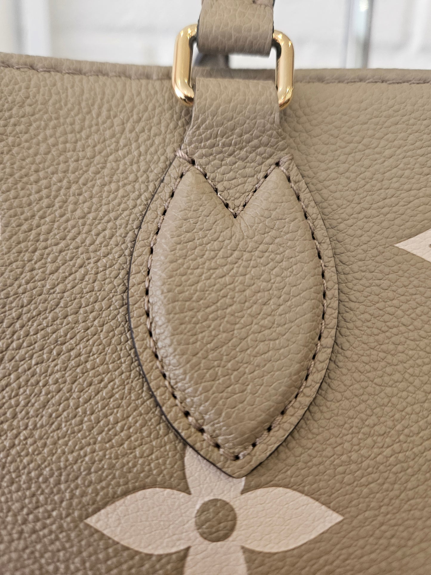 On Thego MM Louis Vuitton