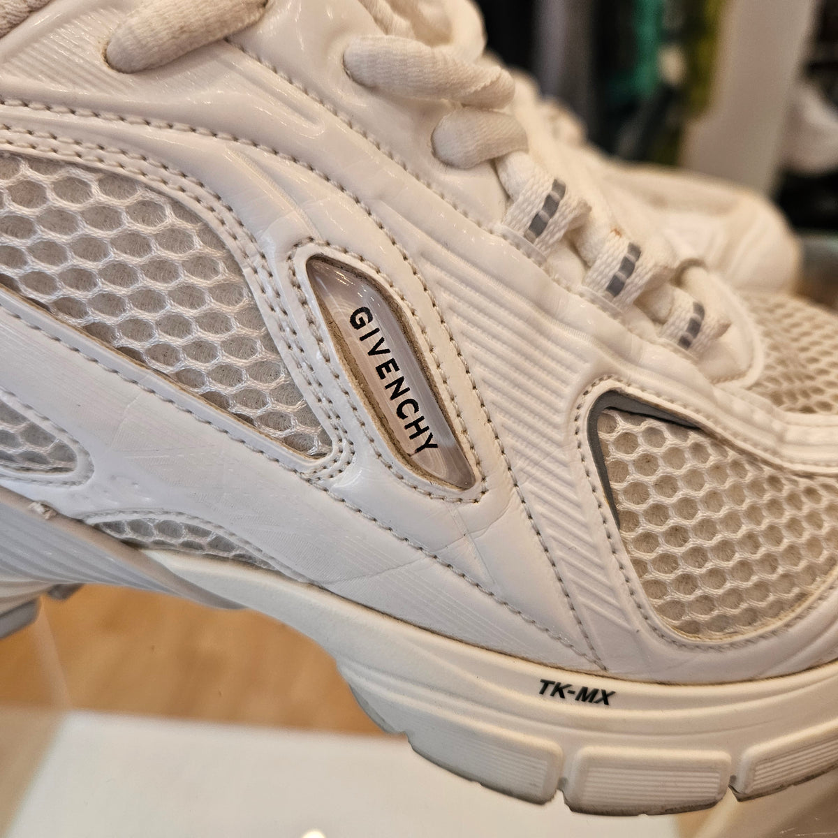 TK-MX Runner  Givenchy n37