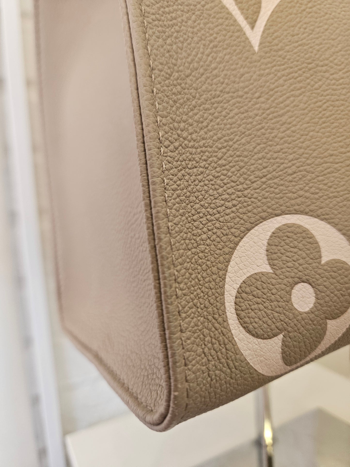 On Thego MM Louis Vuitton