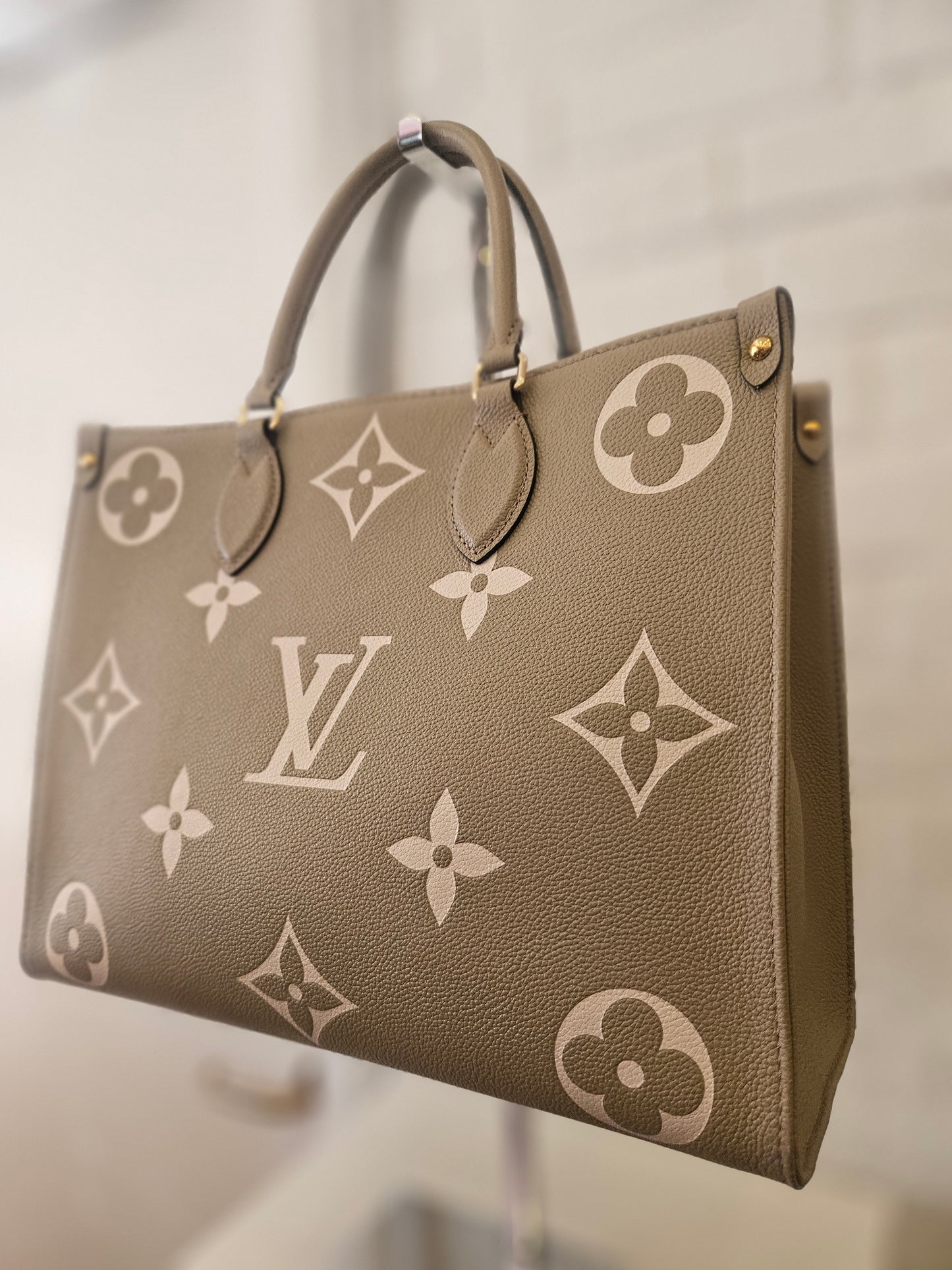 On Thego MM Louis Vuitton