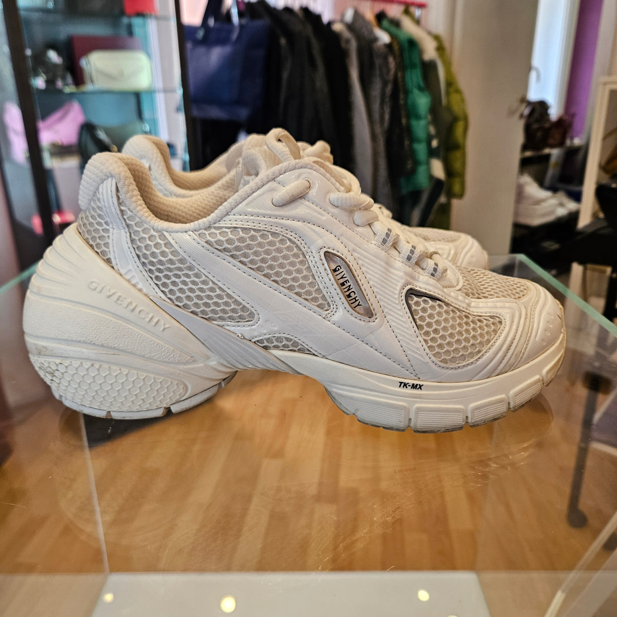 TK-MX Runner  Givenchy n37