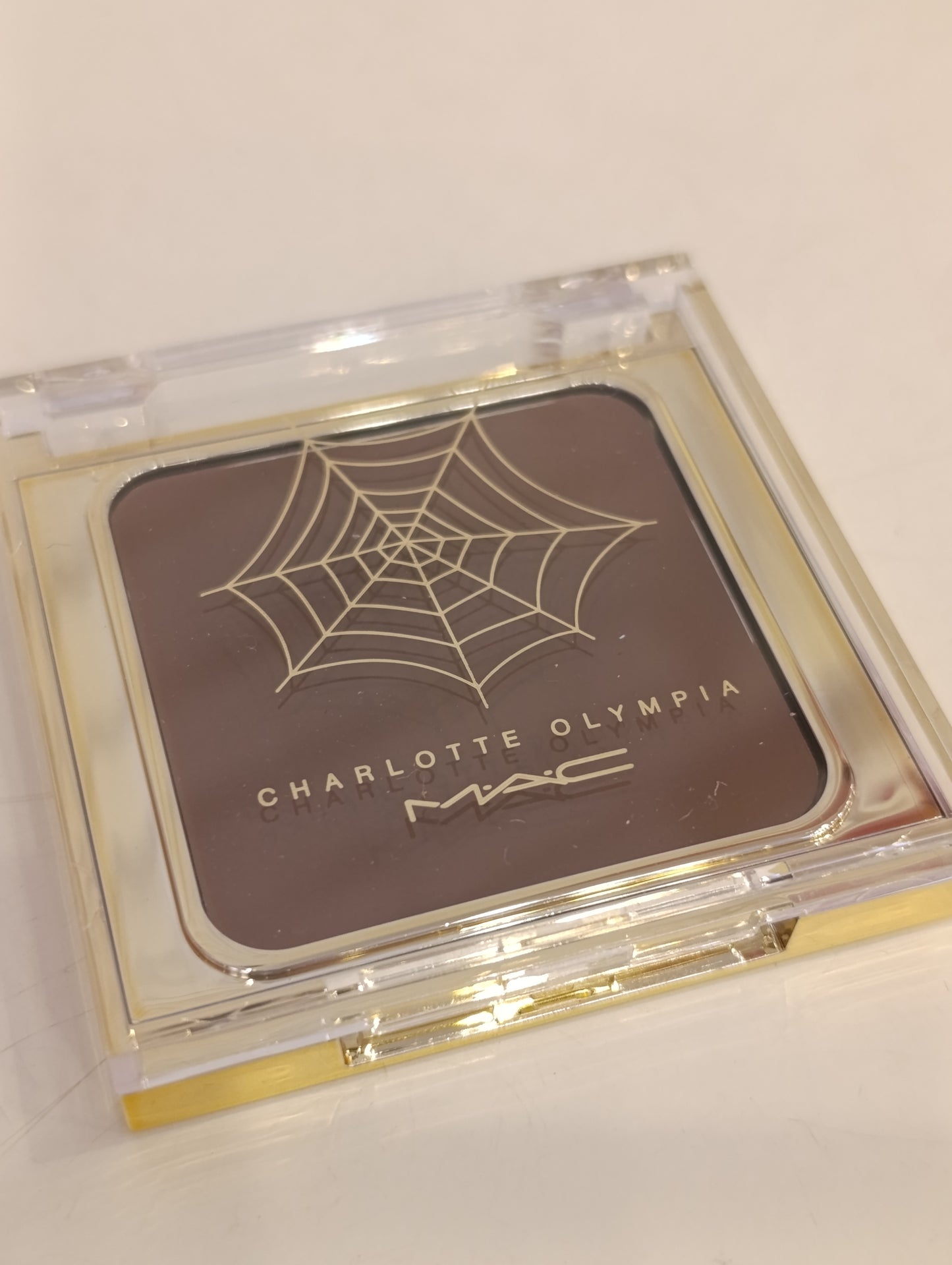 Mac cream colour base per charlotte Olympia