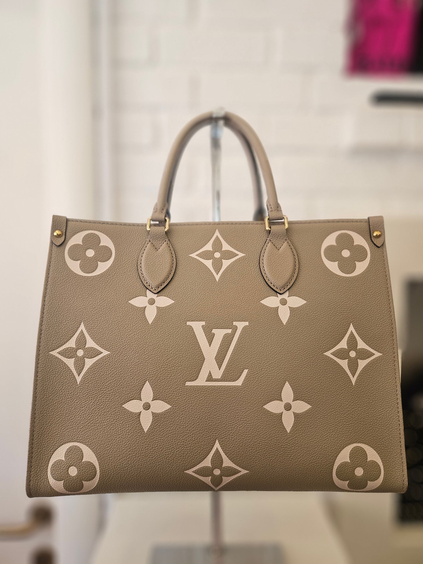 On Thego MM Louis Vuitton