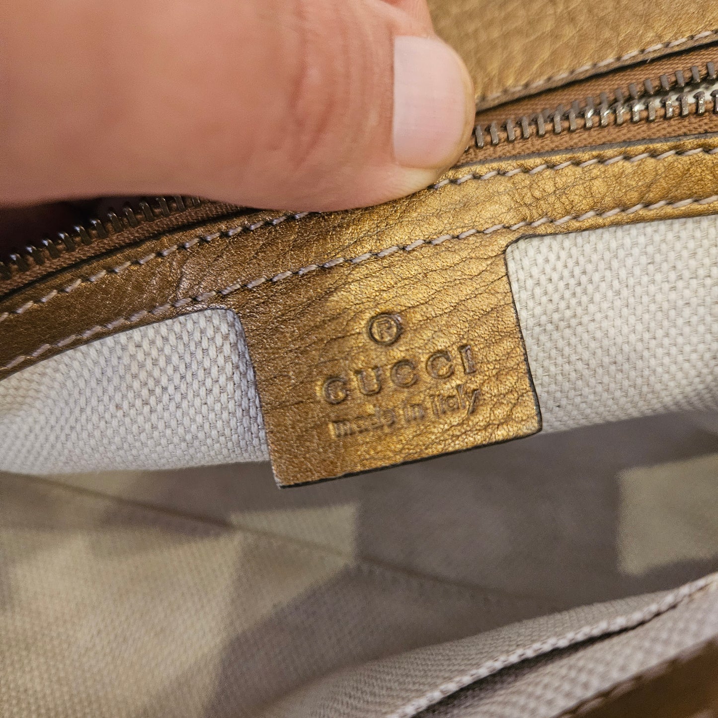 Clutch Gucci Soho metallic Gold