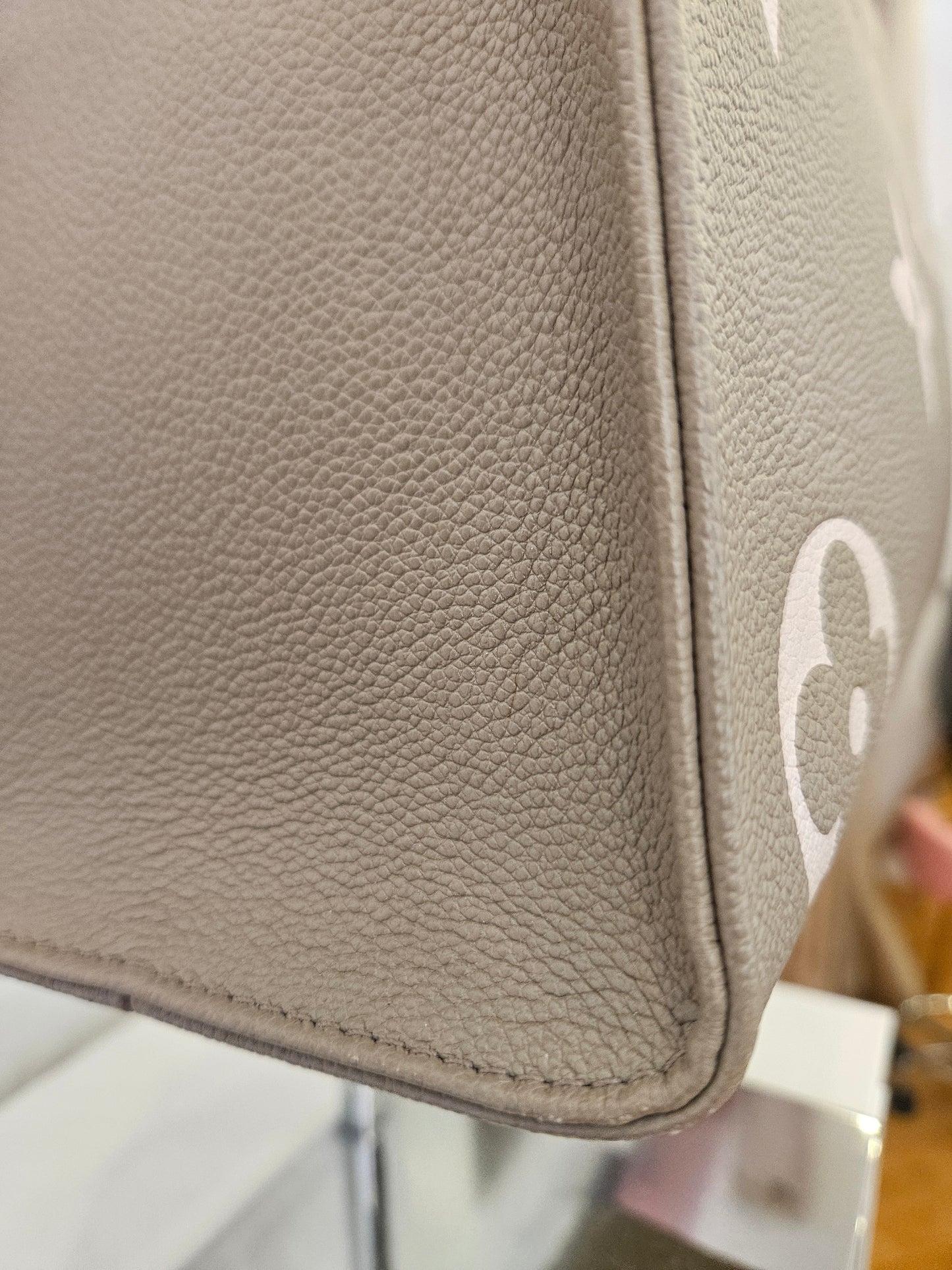 On Thego MM Louis Vuitton